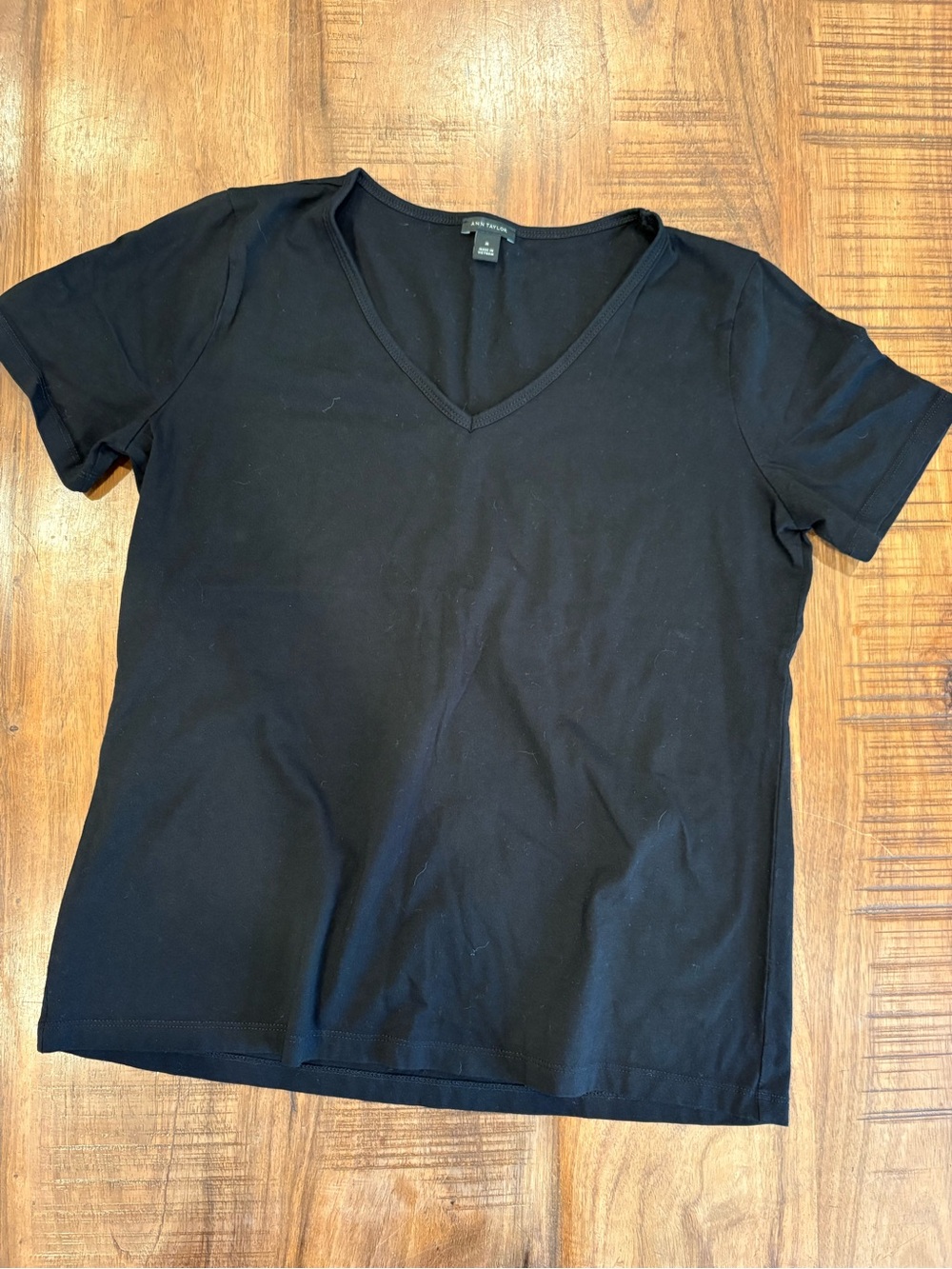 Ann Taylor Black V-Neck Short Sleeve Top - Classic Everyday Tee, Med